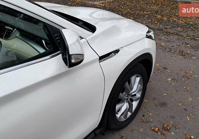 Белый Инфинити QX50, объемом двигателя 2 л и пробегом 74 тыс. км за 24900 $, фото 11 на Automoto.ua