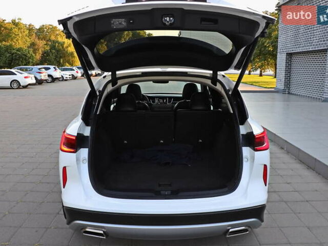 Белый Инфинити QX50, объемом двигателя 2 л и пробегом 84 тыс. км за 21999 $, фото 21 на Automoto.ua