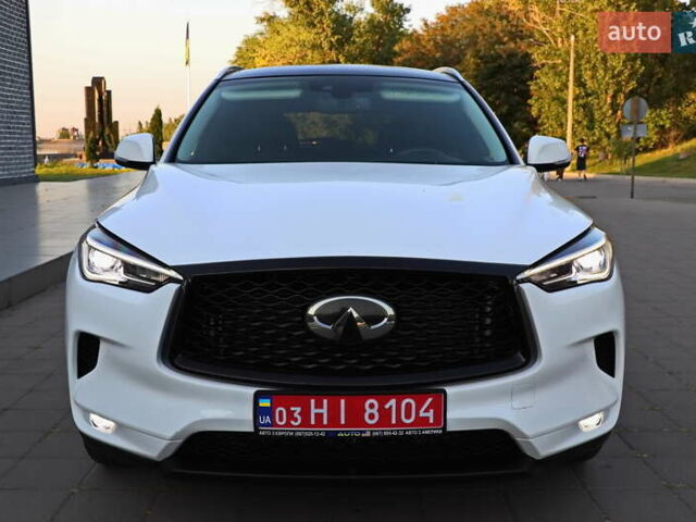 Белый Инфинити QX50, объемом двигателя 2 л и пробегом 84 тыс. км за 21999 $, фото 2 на Automoto.ua
