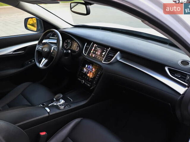 Белый Инфинити QX50, объемом двигателя 2 л и пробегом 84 тыс. км за 21999 $, фото 24 на Automoto.ua