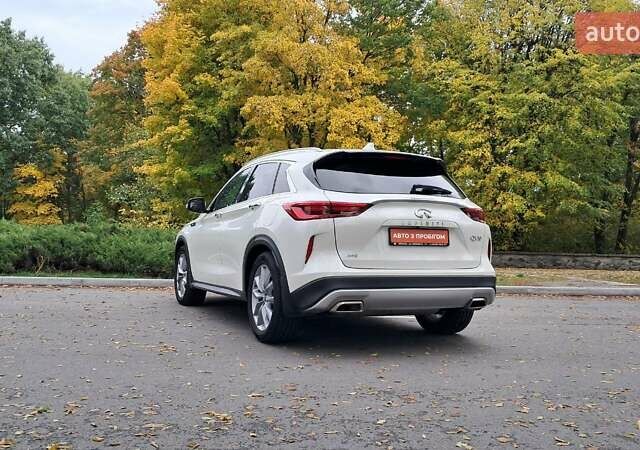 Белый Инфинити QX50, объемом двигателя 2 л и пробегом 74 тыс. км за 24900 $, фото 6 на Automoto.ua