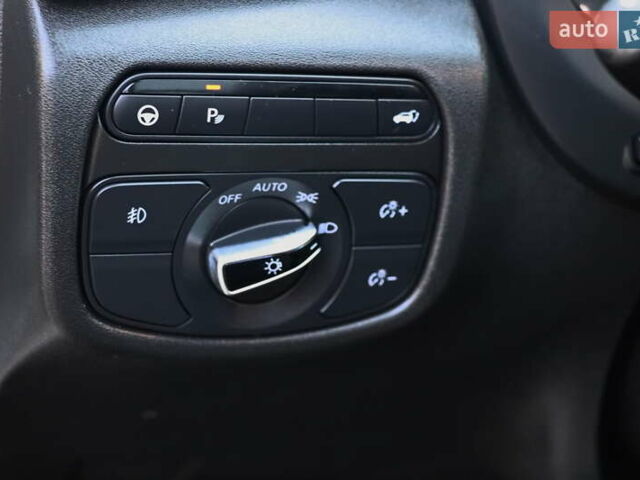 Белый Инфинити QX50, объемом двигателя 2 л и пробегом 84 тыс. км за 21999 $, фото 14 на Automoto.ua