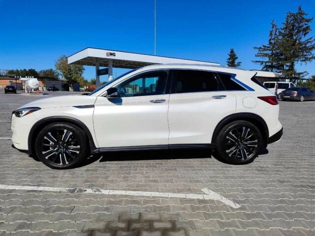Белый Инфинити QX50, объемом двигателя 2 л и пробегом 82 тыс. км за 29900 $, фото 3 на Automoto.ua