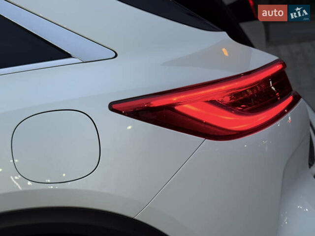 Білий Інфініті QX50, об'ємом двигуна 1.99 л та пробігом 57 тис. км за 31900 $, фото 63 на Automoto.ua