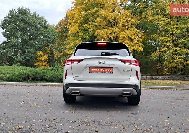 Белый Инфинити QX50, объемом двигателя 2 л и пробегом 74 тыс. км за 24900 $, фото 5 на Automoto.ua