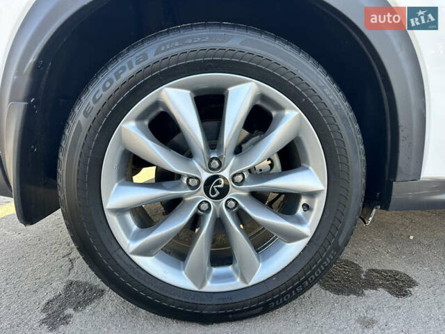 Белый Инфинити QX50, объемом двигателя 2 л и пробегом 71 тыс. км за 23999 $, фото 13 на Automoto.ua