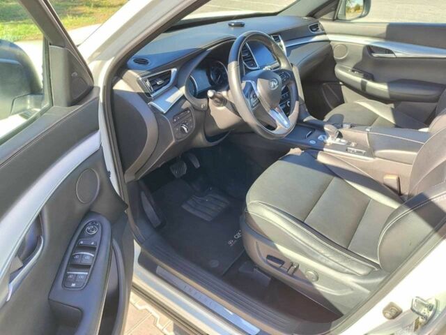 Белый Инфинити QX50, объемом двигателя 2 л и пробегом 82 тыс. км за 29900 $, фото 14 на Automoto.ua