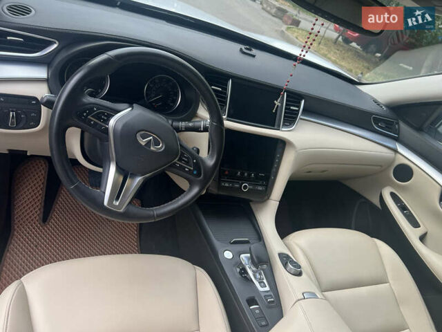 Белый Инфинити QX50, объемом двигателя 2 л и пробегом 107 тыс. км за 27500 $, фото 6 на Automoto.ua