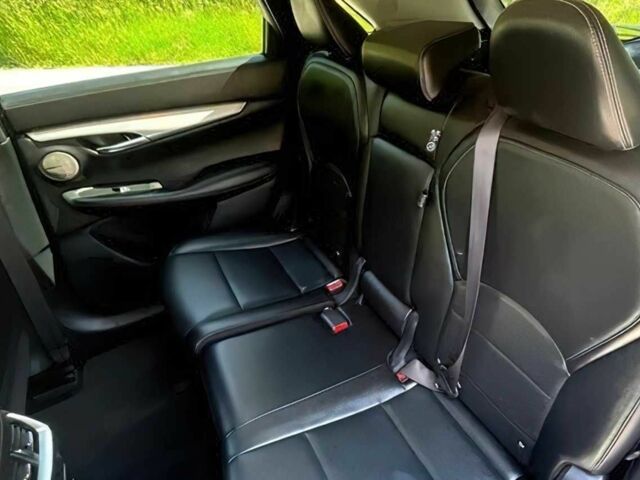 Белый Инфинити QX50, объемом двигателя 2 л и пробегом 31 тыс. км за 13000 $, фото 12 на Automoto.ua