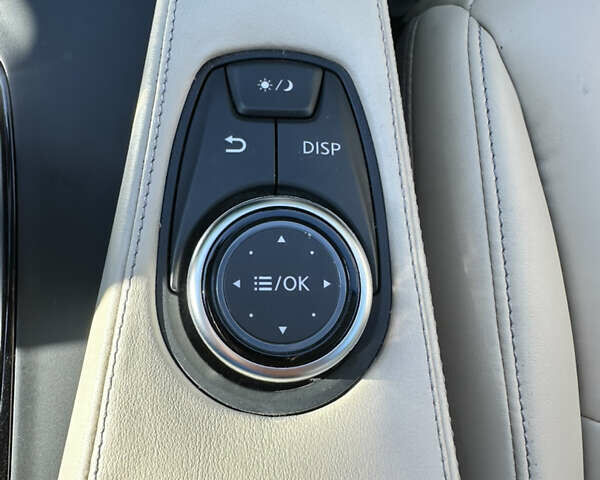 Белый Инфинити QX50, объемом двигателя 2 л и пробегом 71 тыс. км за 23999 $, фото 26 на Automoto.ua