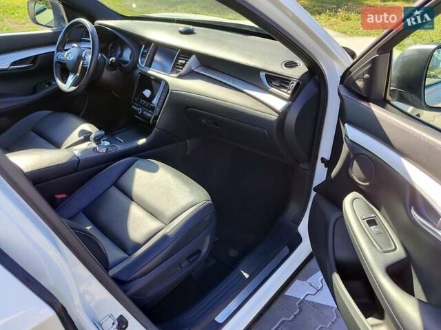 Белый Инфинити QX50, объемом двигателя 1.99 л и пробегом 82 тыс. км за 29900 $, фото 15 на Automoto.ua
