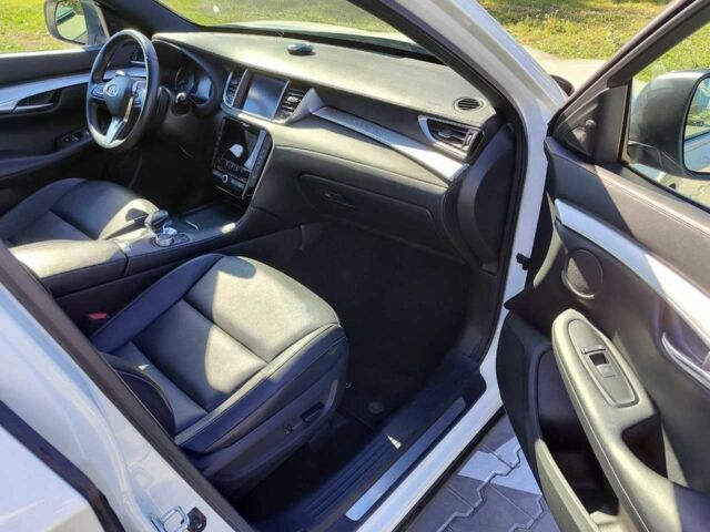 Белый Инфинити QX50, объемом двигателя 2 л и пробегом 82 тыс. км за 29900 $, фото 15 на Automoto.ua