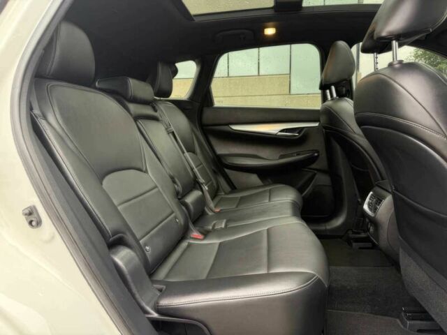 Белый Инфинити QX50, объемом двигателя 2 л и пробегом 14 тыс. км за 6300 $, фото 10 на Automoto.ua