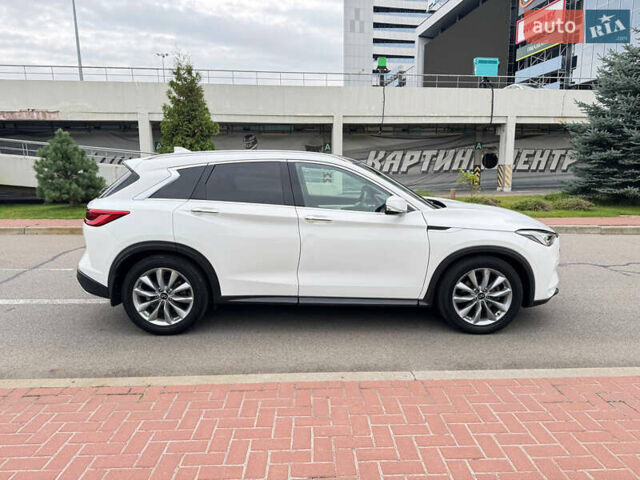 Белый Инфинити QX50, объемом двигателя 2 л и пробегом 81 тыс. км за 21900 $, фото 5 на Automoto.ua