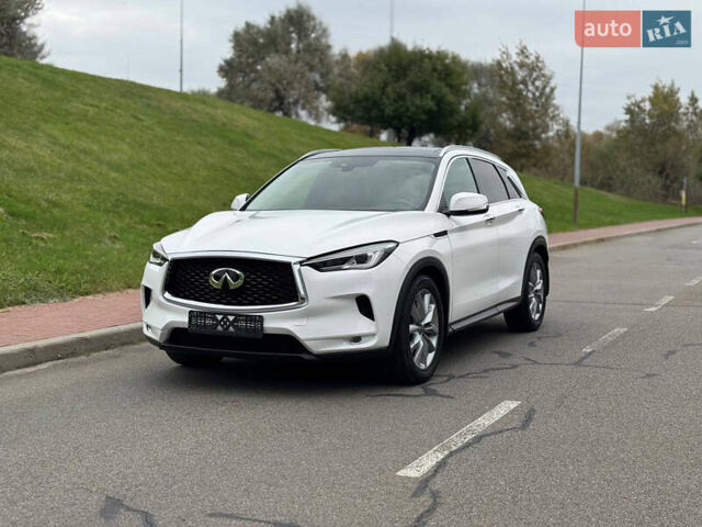 Белый Инфинити QX50, объемом двигателя 2 л и пробегом 81 тыс. км за 21900 $, фото 7 на Automoto.ua