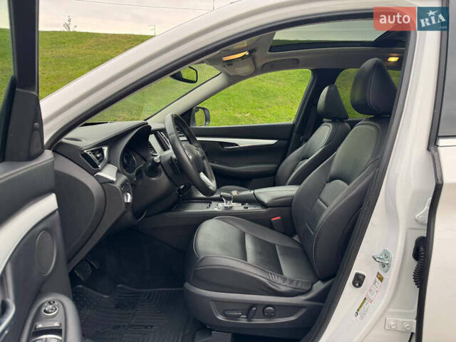 Белый Инфинити QX50, объемом двигателя 2 л и пробегом 81 тыс. км за 21900 $, фото 15 на Automoto.ua