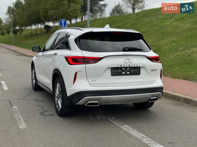 Белый Инфинити QX50, объемом двигателя 2 л и пробегом 81 тыс. км за 21900 $, фото 10 на Automoto.ua