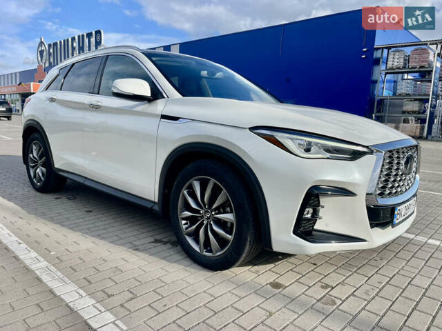 Белый Инфинити QX50, объемом двигателя 2 л и пробегом 74 тыс. км за 29700 $, фото 3 на Automoto.ua