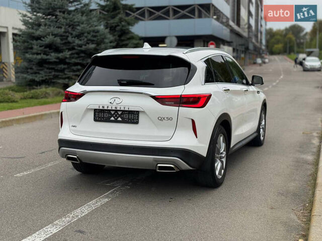Белый Инфинити QX50, объемом двигателя 2 л и пробегом 81 тыс. км за 21900 $, фото 8 на Automoto.ua