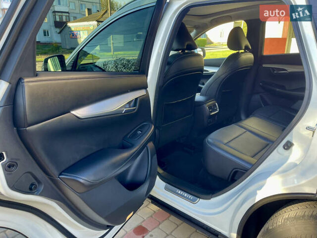 Белый Инфинити QX50, объемом двигателя 2 л и пробегом 74 тыс. км за 29700 $, фото 20 на Automoto.ua