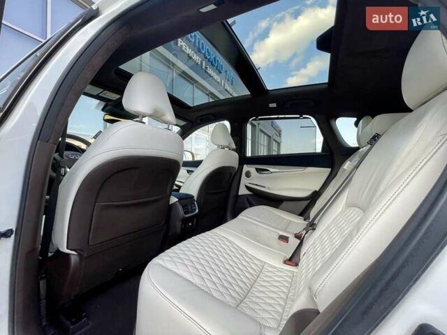 Белый Инфинити QX50, объемом двигателя 1.99 л и пробегом 34 тыс. км за 34999 $, фото 20 на Automoto.ua