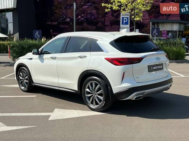 Белый Инфинити QX50, объемом двигателя 2 л и пробегом 75 тыс. км за 25490 $, фото 4 на Automoto.ua
