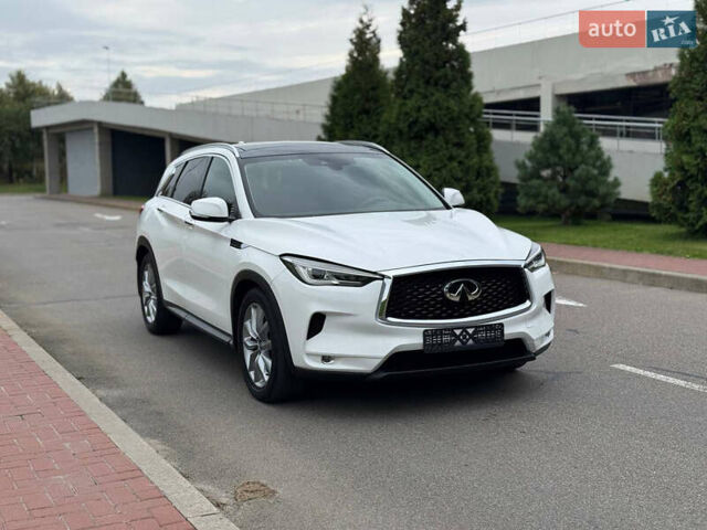 Белый Инфинити QX50, объемом двигателя 2 л и пробегом 81 тыс. км за 21900 $, фото 4 на Automoto.ua