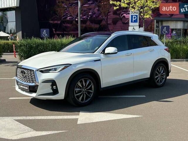 Белый Инфинити QX50, объемом двигателя 2 л и пробегом 75 тыс. км за 25490 $, фото 3 на Automoto.ua