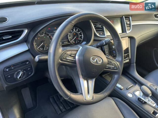 Белый Инфинити QX50, объемом двигателя 2 л и пробегом 74 тыс. км за 29700 $, фото 17 на Automoto.ua