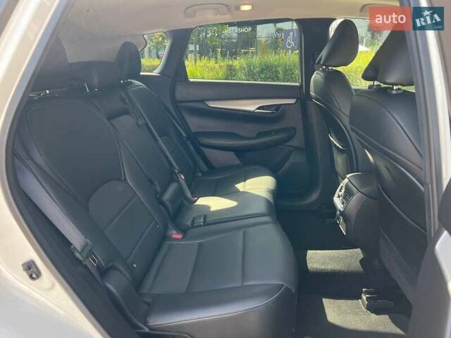 Белый Инфинити QX50, объемом двигателя 2 л и пробегом 75 тыс. км за 25490 $, фото 10 на Automoto.ua