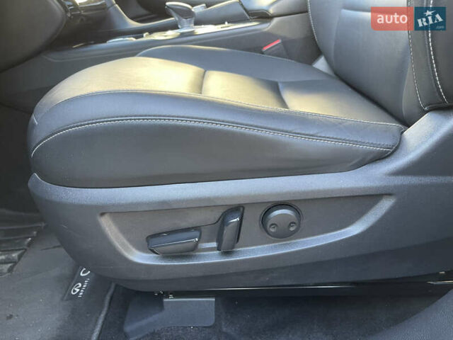 Белый Инфинити QX50, объемом двигателя 2 л и пробегом 74 тыс. км за 29700 $, фото 30 на Automoto.ua