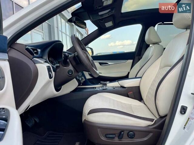 Белый Инфинити QX50, объемом двигателя 1.99 л и пробегом 34 тыс. км за 34999 $, фото 18 на Automoto.ua
