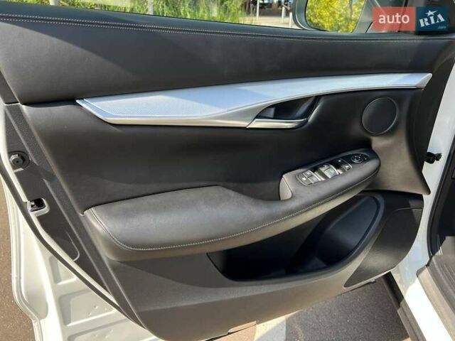 Белый Инфинити QX50, объемом двигателя 2 л и пробегом 75 тыс. км за 25490 $, фото 11 на Automoto.ua