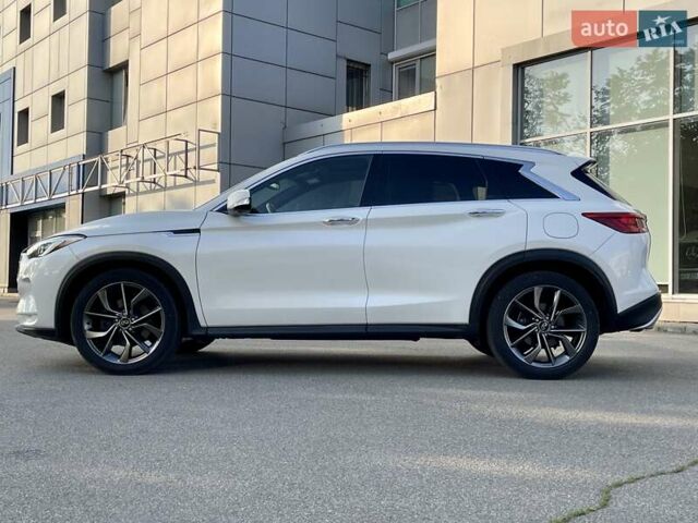 Белый Инфинити QX50, объемом двигателя 1.99 л и пробегом 34 тыс. км за 34999 $, фото 3 на Automoto.ua