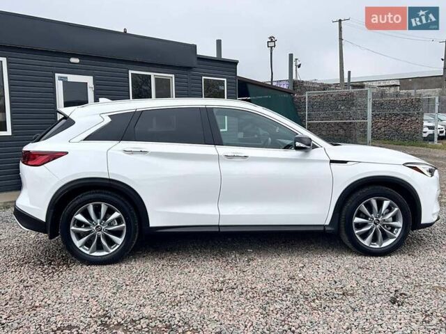 Белый Инфинити QX50, объемом двигателя 1.99 л и пробегом 54 тыс. км за 27200 $, фото 3 на Automoto.ua
