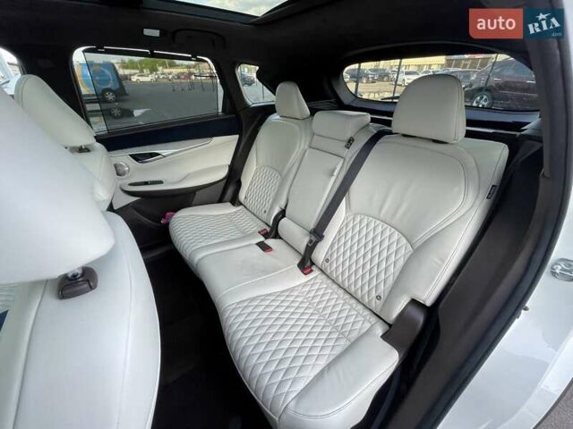 Белый Инфинити QX50, объемом двигателя 1.99 л и пробегом 34 тыс. км за 34999 $, фото 19 на Automoto.ua