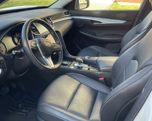 Белый Инфинити QX50, объемом двигателя 2 л и пробегом 74 тыс. км за 29700 $, фото 18 на Automoto.ua