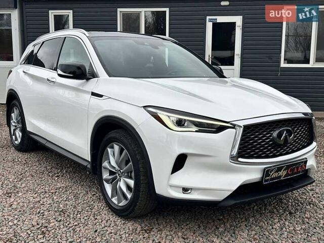Белый Инфинити QX50, объемом двигателя 1.99 л и пробегом 54 тыс. км за 27200 $, фото 2 на Automoto.ua