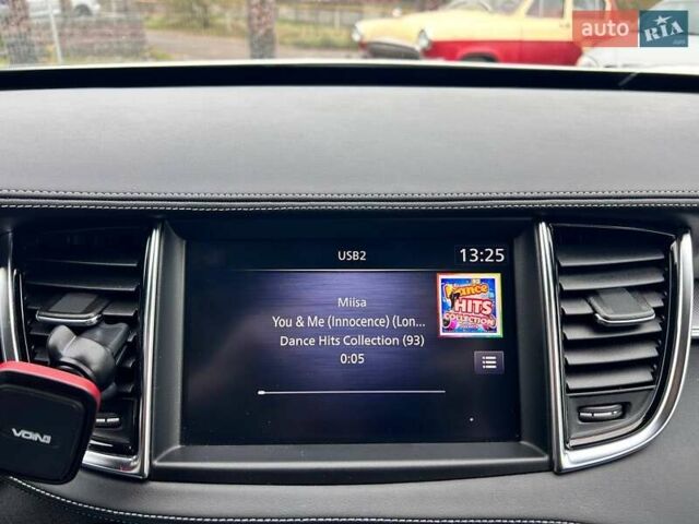 Белый Инфинити QX50, объемом двигателя 1.99 л и пробегом 54 тыс. км за 27200 $, фото 19 на Automoto.ua