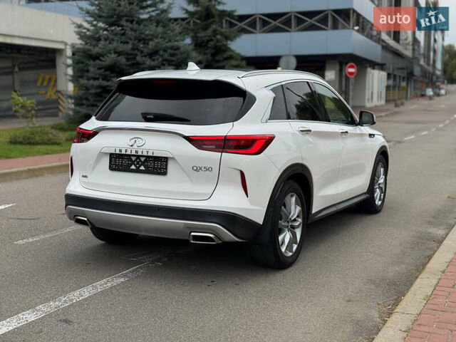 Белый Инфинити QX50, объемом двигателя 2 л и пробегом 81 тыс. км за 21900 $, фото 6 на Automoto.ua