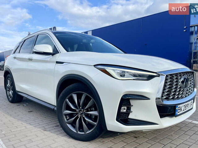 Белый Инфинити QX50, объемом двигателя 2 л и пробегом 74 тыс. км за 29700 $, фото 4 на Automoto.ua