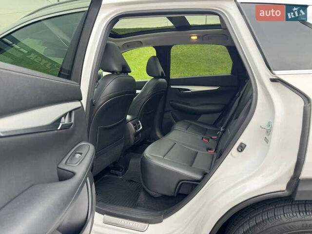 Белый Инфинити QX50, объемом двигателя 2 л и пробегом 81 тыс. км за 21900 $, фото 17 на Automoto.ua