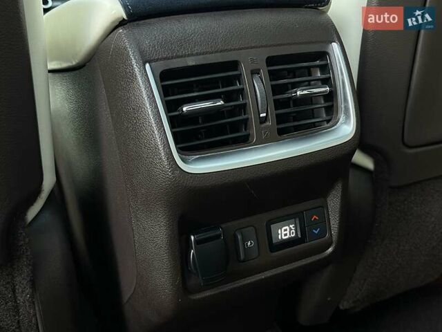 Белый Инфинити QX50, объемом двигателя 1.99 л и пробегом 34 тыс. км за 34999 $, фото 22 на Automoto.ua