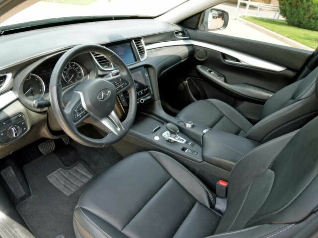 Білий Інфініті QX50, об'ємом двигуна 2 л та пробігом 34 тис. км за 11000 $, фото 6 на Automoto.ua