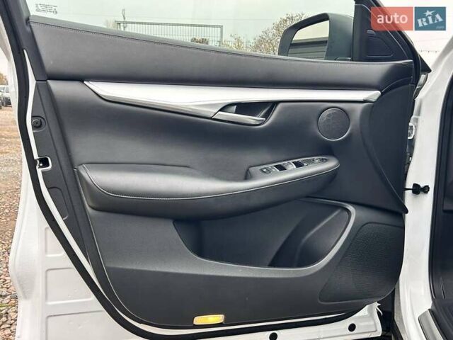 Белый Инфинити QX50, объемом двигателя 1.99 л и пробегом 54 тыс. км за 27200 $, фото 11 на Automoto.ua