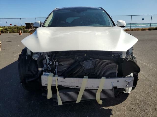 Белый Инфинити QX50, объемом двигателя 2 л и пробегом 37 тыс. км за 16900 $, фото 1 на Automoto.ua