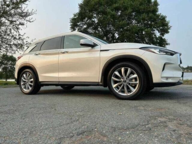 Белый Инфинити QX50, объемом двигателя 2 л и пробегом 56 тыс. км за 7300 $, фото 2 на Automoto.ua