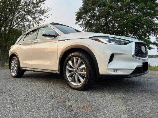 Белый Инфинити QX50, объемом двигателя 2 л и пробегом 56 тыс. км за 7300 $, фото 1 на Automoto.ua