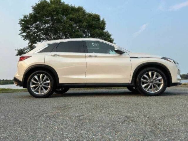 Белый Инфинити QX50, объемом двигателя 2 л и пробегом 56 тыс. км за 7300 $, фото 4 на Automoto.ua