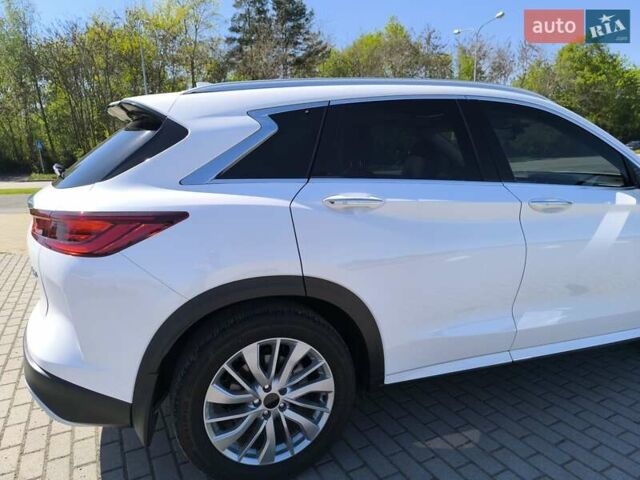 Белый Инфинити QX50, объемом двигателя 2 л и пробегом 14 тыс. км за 29800 $, фото 314 на Automoto.ua